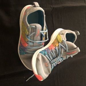 Girl’s Under Armor tennis shoes